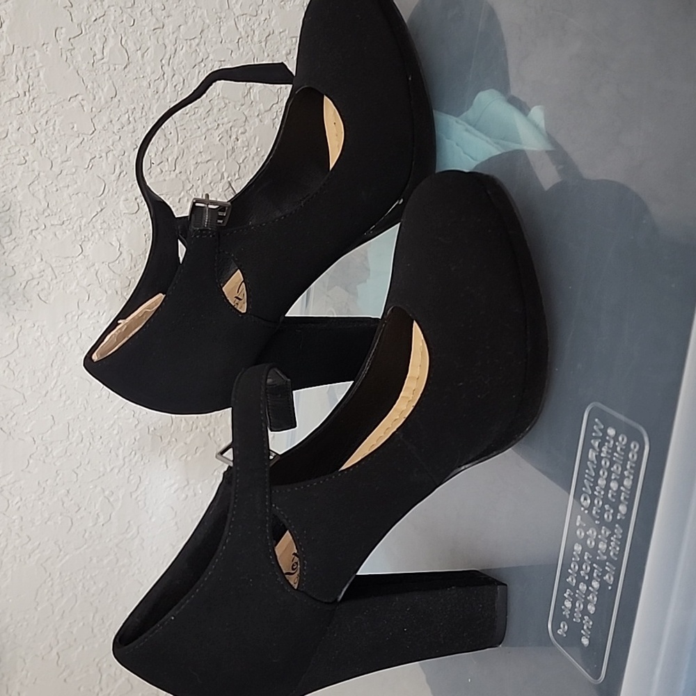 Black heels - Picture 5 of 13
